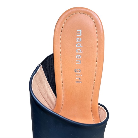 Madden Girl
Nuriel Cork Wedges  
Black
4-1/2" Cork Wedge Heel - Picture 6 of 16